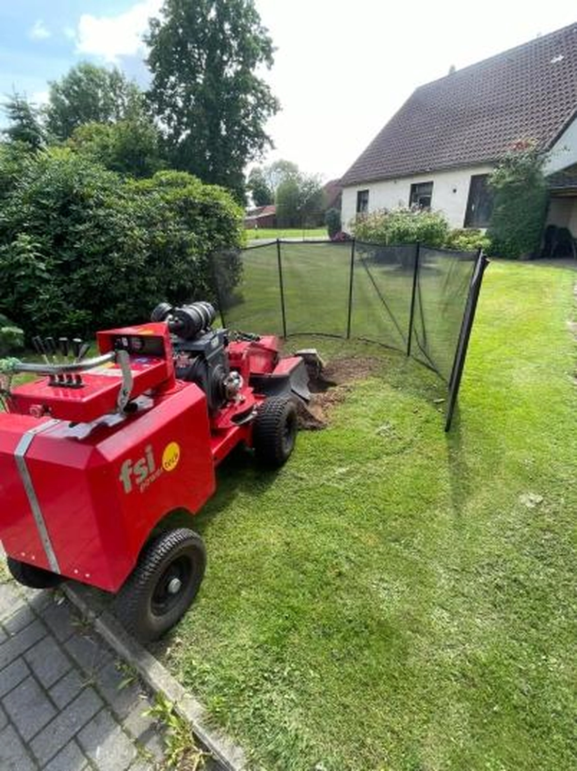 Corvin Stief – Garten- und Baumpflege, land- und forstwirtschaftliche Dienstleistungen - Wurzelfräsen